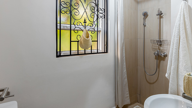 Ewange-Omwezi-bathroom