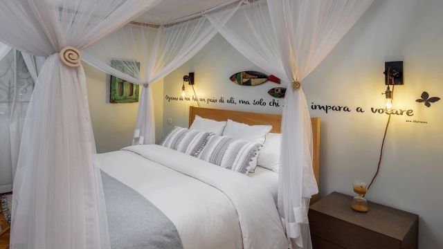 Ewange-Omwezi-room-lateral